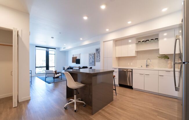 1 bed, 1 bath, 672 sqft, $3,195, Unit 407