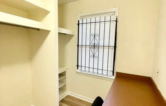 Townhouse located near corner of Gervais and Barnwell Streets. Walk to USC!