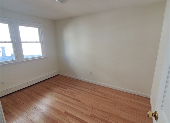 2 beds, 1 bath, 800 sqft, $2,500, Unit 8