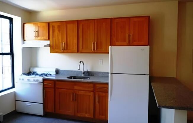 3 beds, 1 bath, $2,895, Unit 2