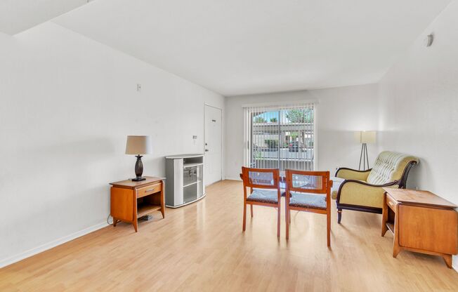 2 beds, 2 baths, $1,275, Unit # 1059