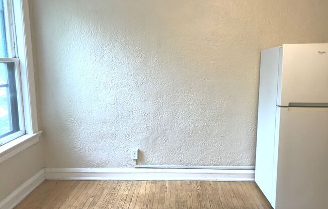 Studio, 1 bath, $675, Unit 39