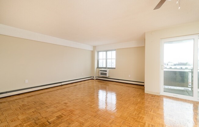 2 beds, 1 bath, 940 sqft, $2,450, Unit 7F
