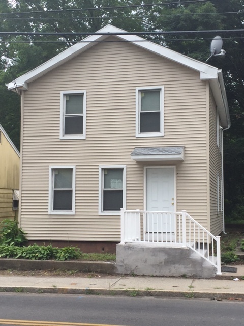 4 beds, 1 bath, $2,700