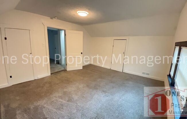 Charming 4-bedroom, 2-bathroom House in Kansas City!!