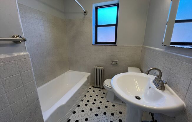3 beds, 1 bath, 1,000 sqft, $2,190, Unit 6236 Fifth Ave. #306C