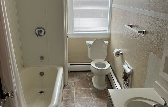 Studio, 1 bath, $700, Unit 215-6B