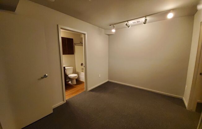 3 beds, 3 baths, 1,122 sqft, $1,890, Unit 304