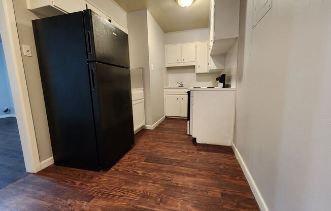 1 bed, 1 bath, 650 sqft, $675, Unit 14