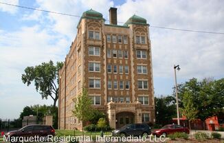 2435 West Wisconsin