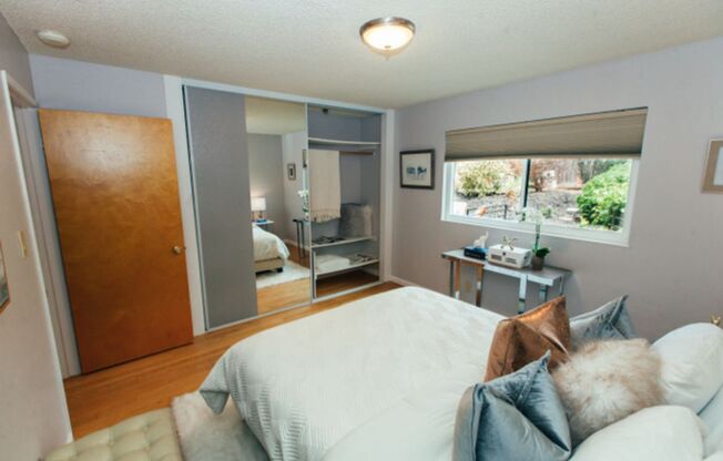 2 beds, 1 bath, $3,200