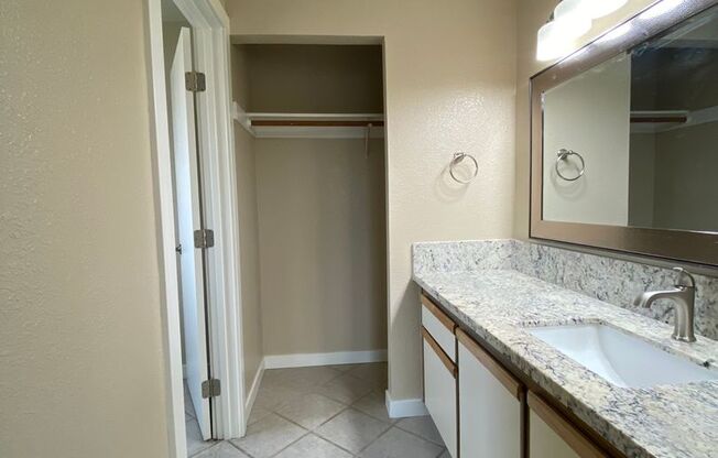 2 beds, 2 baths, $2,095, Unit #217