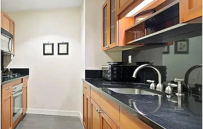 1 bed, 1.5 baths, $6,000, Unit 44D