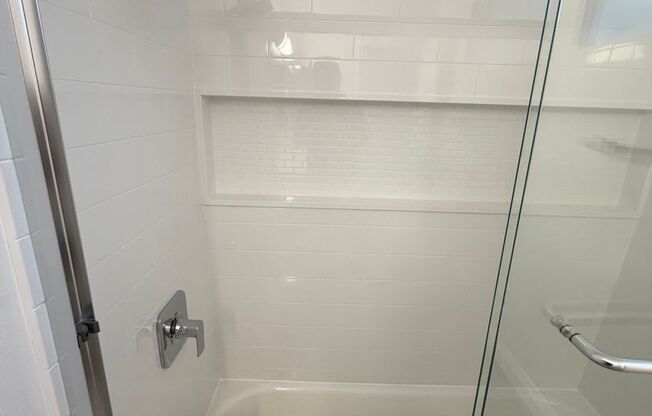 2 beds, 1 bath, 802 sqft, $2,645, Unit 6650-D