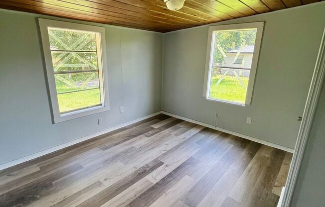 Beautifully Remodeled Lakeland 3BR/1BA Home with HUGE FENCED YARD!