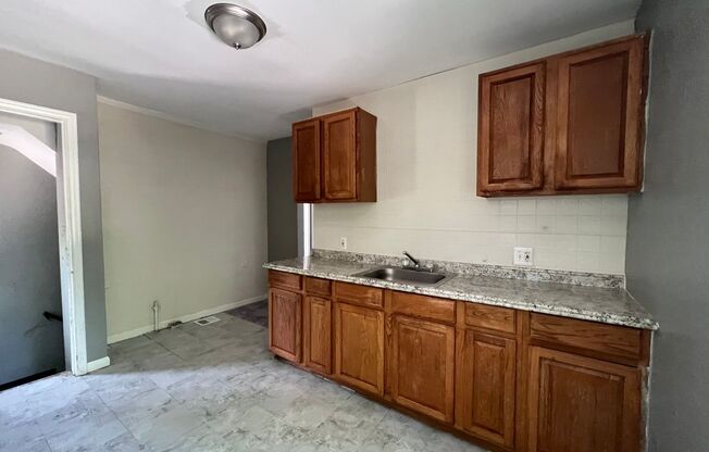 3 beds, 1 bath, $1,000