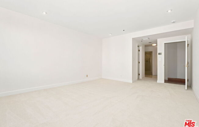 2 beds, 3 baths, 2,018 sqft, $10,499, Unit 1104