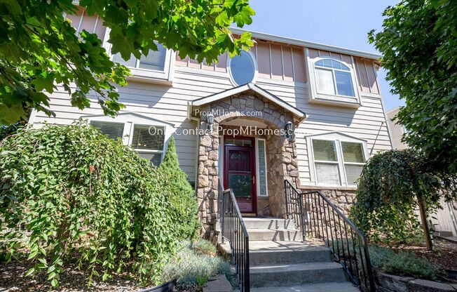 Charming & Spacious Two Story Home In N Portland!