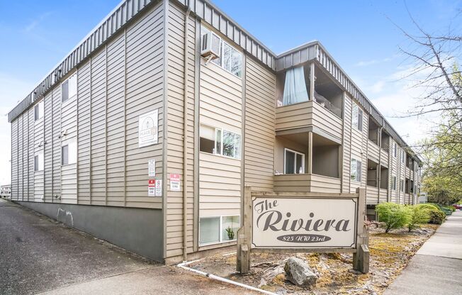 Live Close. Live Comfortable. Welcome to The Riviera Apartments in Corvallis, Oregon