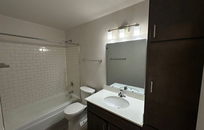 2 beds, 1 bath, $1,395, Unit 203