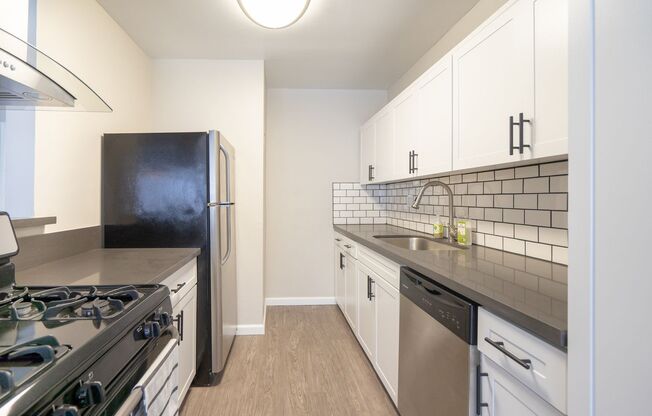 1 bed, 1 bath, 600 sqft, $1,920, Unit 14