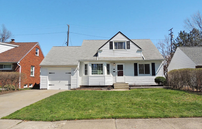 3 Bed & 2 Full Bath Cape Cod for Rent!