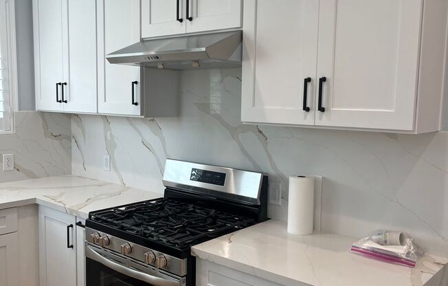 3 Bedroom/ 3 Bathroom Home in Huntington Beach!