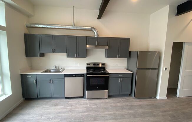 Studio, 1 bath, 398 sqft, $1,325, Unit 204