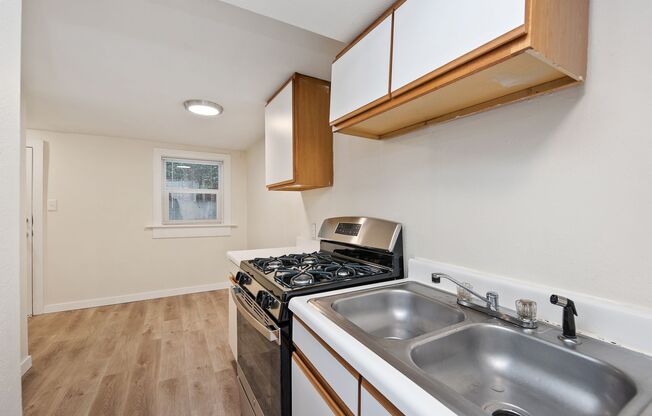 3 beds, 2 baths, 1,014 sqft, $2,750, Unit A