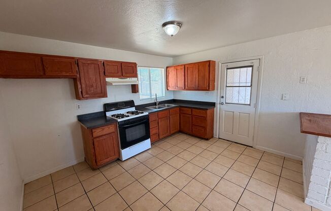 114 W RILEY DR