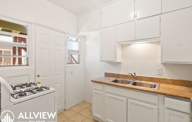 1 bed, 1 bath, $1,795, Unit Unit 323 W Hill St