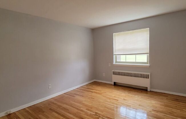 2 beds, 1 bath, 825 sqft, $2,300, Unit S082A
