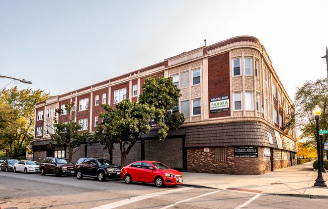 5836 W Madison