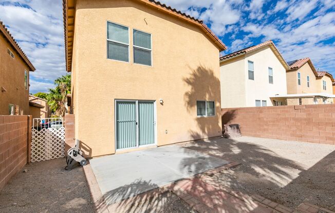 4 beds, 2.5 baths, $1,900