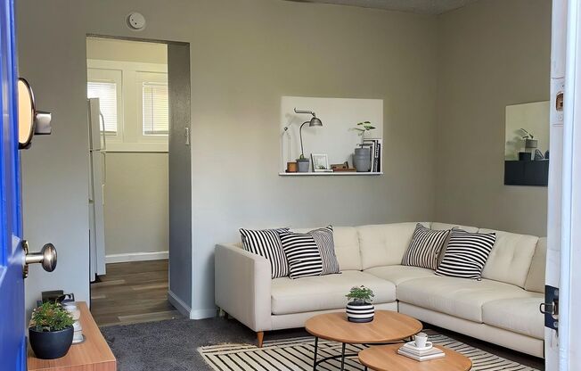 818 N Corona St.