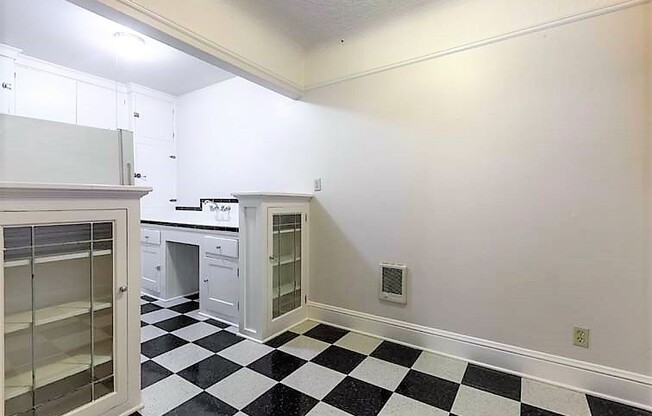 ESTELLE COURT APARTMENTS (MCM10)