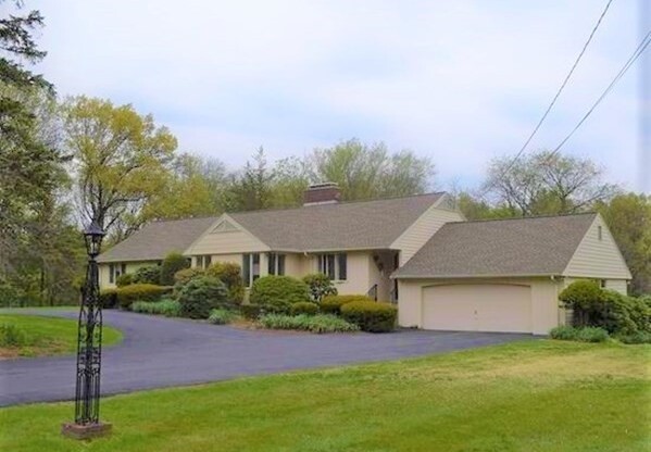 35 Deerhaven Rd