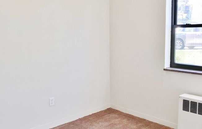 1 bed, 1 bath, $925, Unit 14