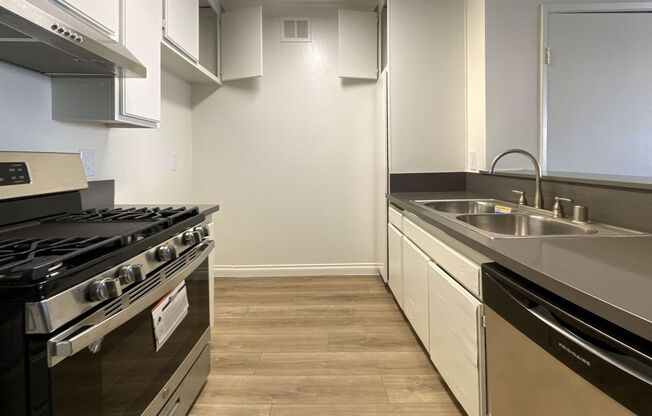 2 beds, 2 baths, 980 sqft, $2,295, Unit 4