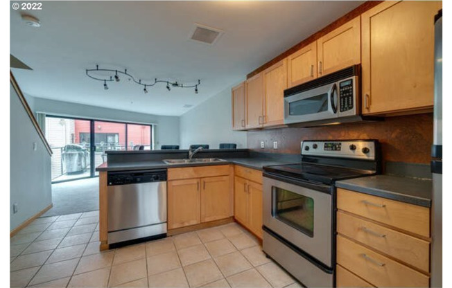 820 NW Parkway G5