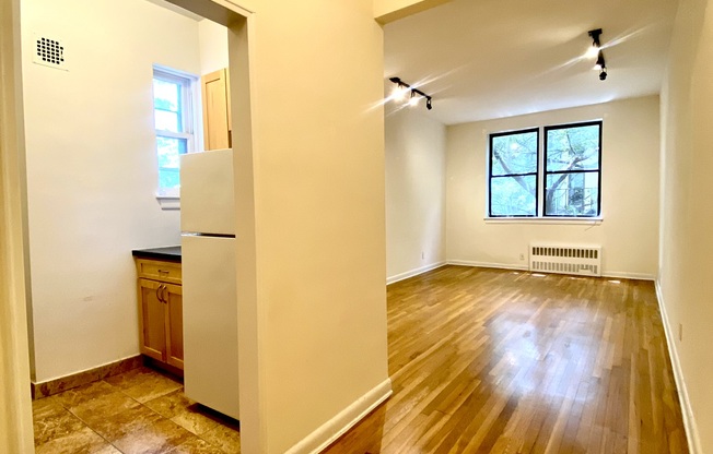 1 bed, 1 bath, $3,300, Unit 3C