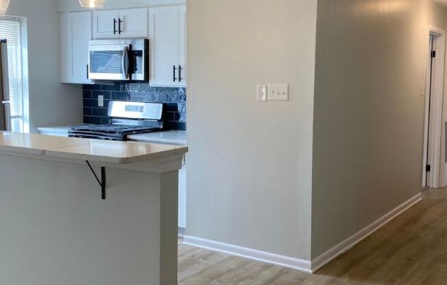 2 beds, 1.5 baths, 850 sqft, $1,925, Unit B07