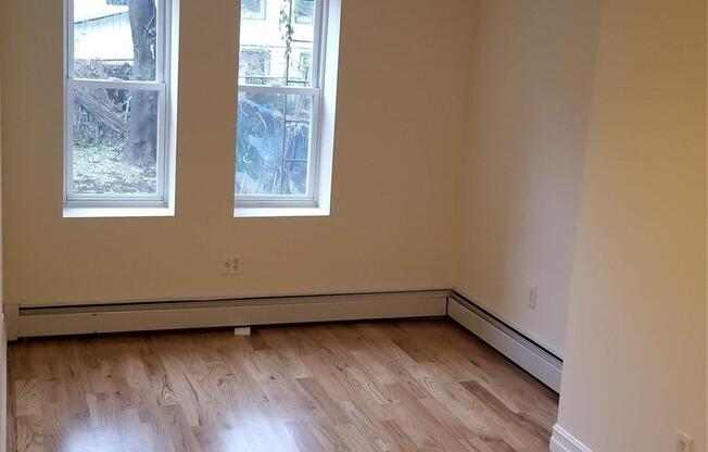 1351 PUTNAM AVE