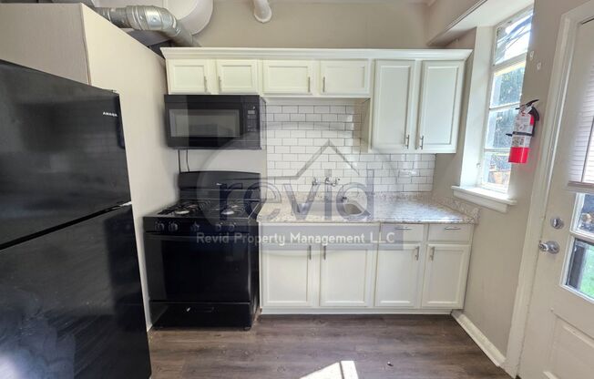 2 beds, 1 bath, 752 sqft, $995, Unit 1301-5