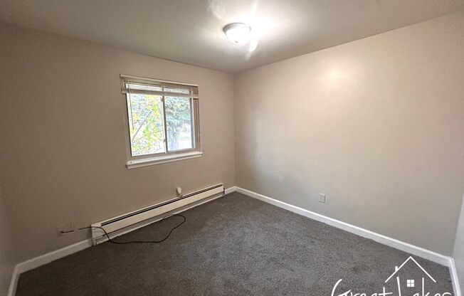 3 beds, 1 bath, $1,300