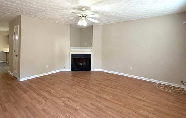 Spacious Townhouse with Convenient Location