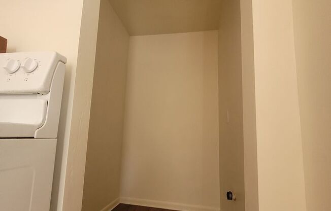 2 beds, 1 bath, 675 sqft, $675, Unit 441 Winfield-Unit 14