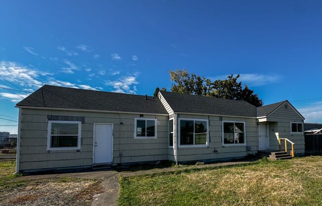 Newer Remodeled 2 Bed, 1.5 Bath – Private & Tucked Away Gem