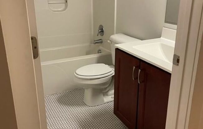 1 bed, 1 bath, 465 sqft, $1,250, Unit Apt 204