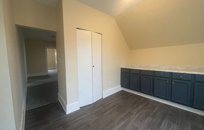 2 beds, 1 bath, 1,300 sqft, $1,470